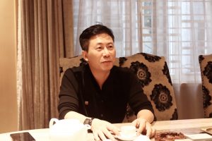 Chan-dung-Mr-Duc-CEO-TDI-300x200 (2)