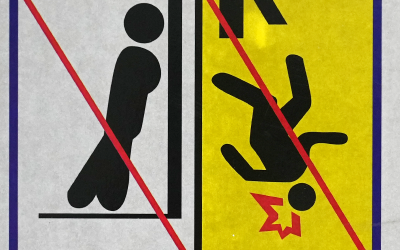 Elevator landing doors and user safety