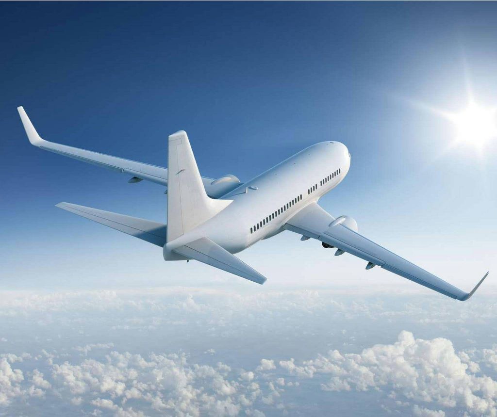 huong-dichuyen-cua-may-bay-chech-len-tren-1024x860