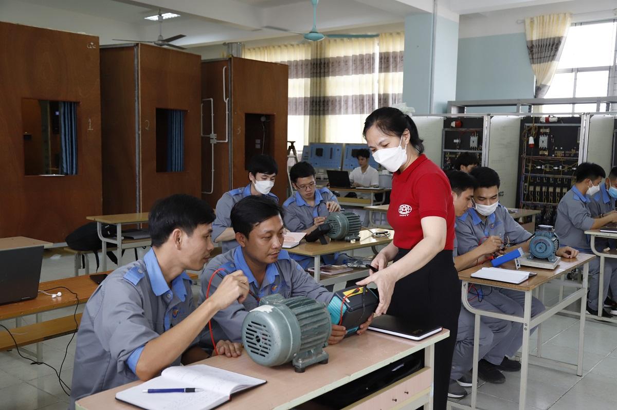 Nang-suat-lao-dong-Viet-Nam-thap-do-dau