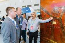 Thiết kế thang máy ứng dụng sơn mài đầu tiên tại Việt Nam