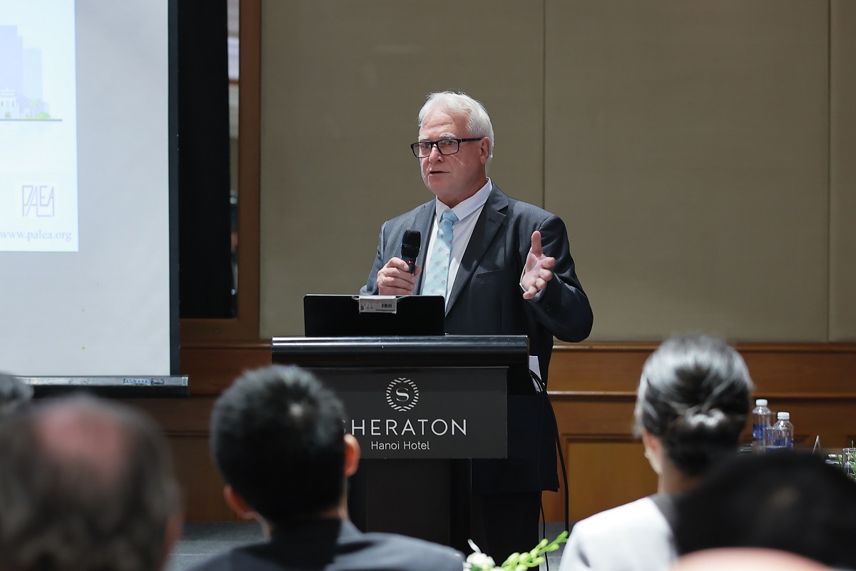 Ong-Graham-Worthington-Chu-tich-PALEA-phat-bieu-gioi-thieu-va-chao-mung-1