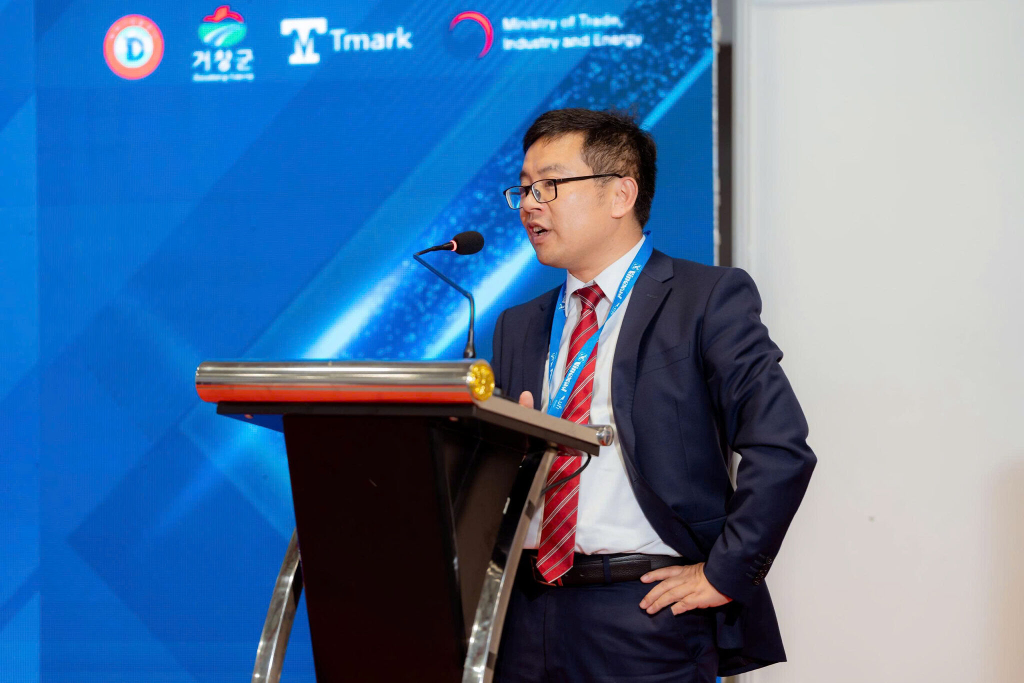 anh-toan-canh-toa-dam-quoc-te-lay-y-kien-du-thao-tieu-chuan-quoc-gia-nganh-thang-may-viet-nam-29-2048x1366