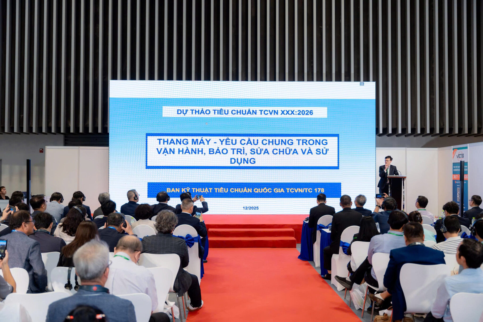 anh-toan-canh-toa-dam-quoc-te-lay-y-kien-du-thao-tieu-chuan-quoc-gia-nganh-thang-may-viet-nam-34-2048x1366 (1)