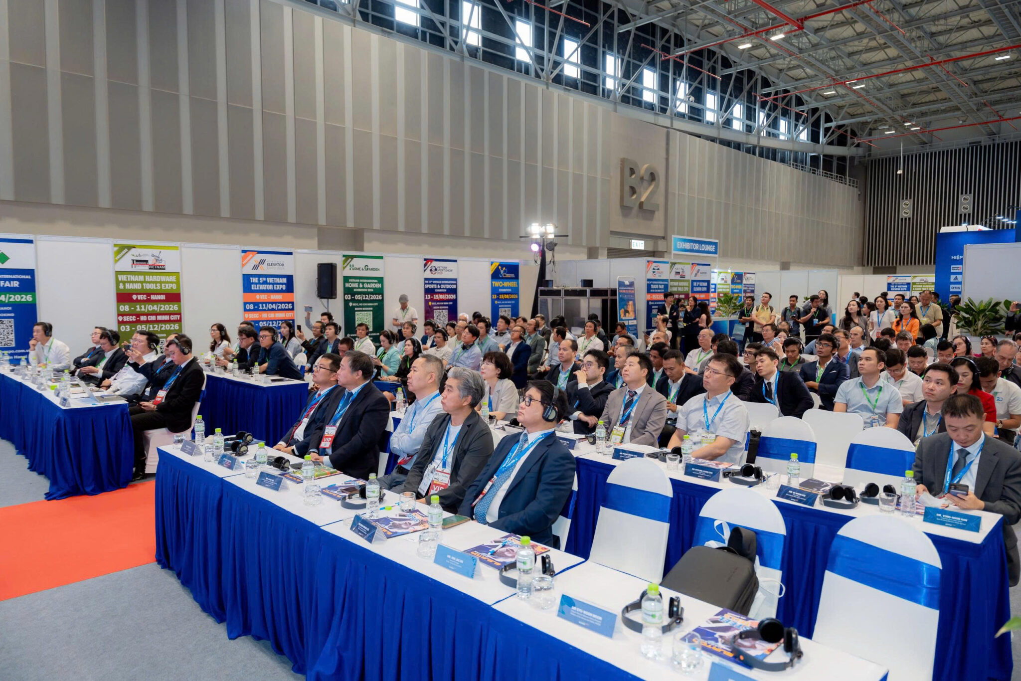 anh-toan-canh-toa-dam-quoc-te-lay-y-kien-du-thao-tieu-chuan-quoc-gia-nganh-thang-may-viet-nam-47-2048x1366 (1)