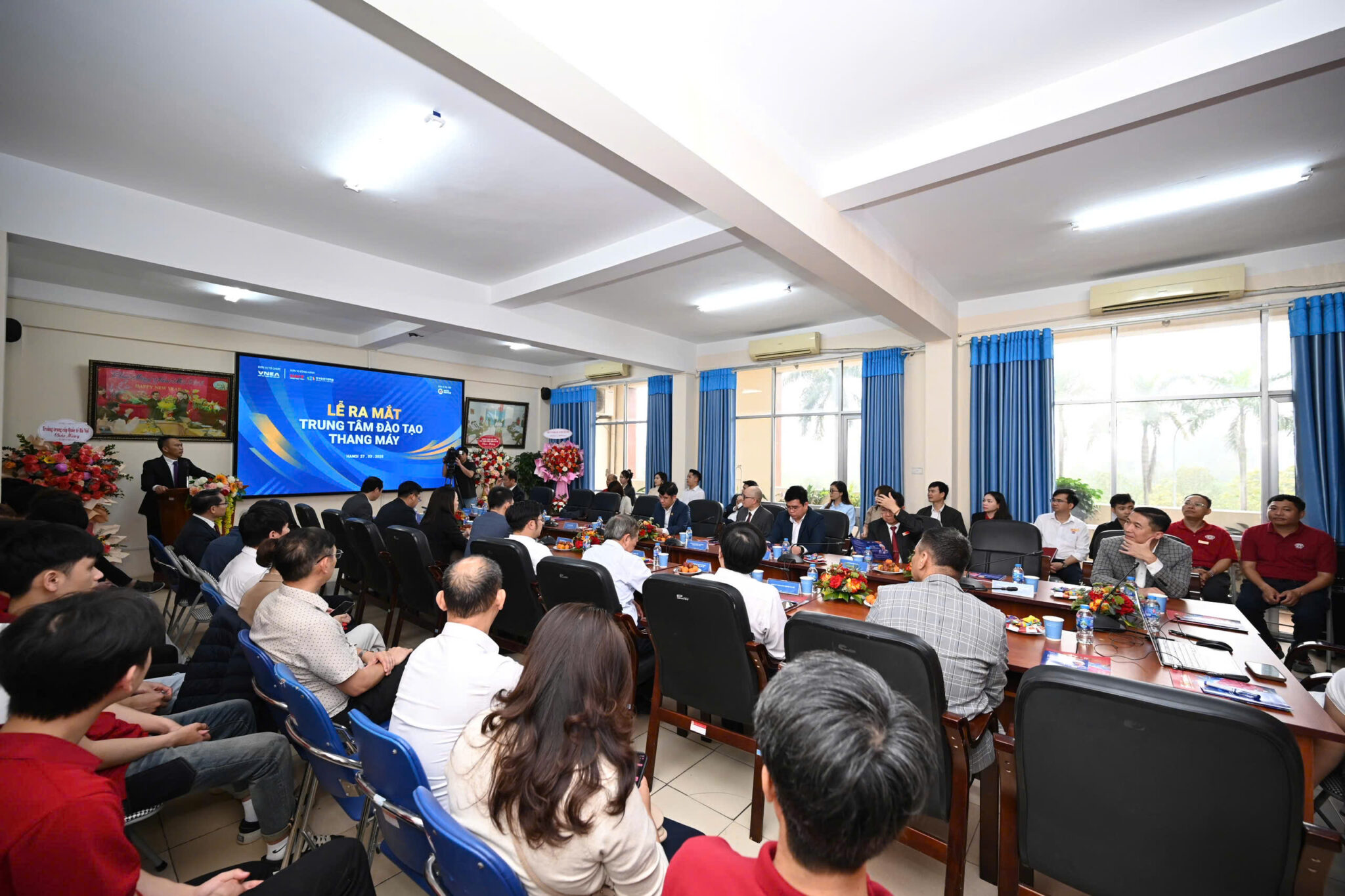 ra-mat-trung-tam-dao-tao-thang-may-dau-tien-tai-viet-nam-1-2048x1365