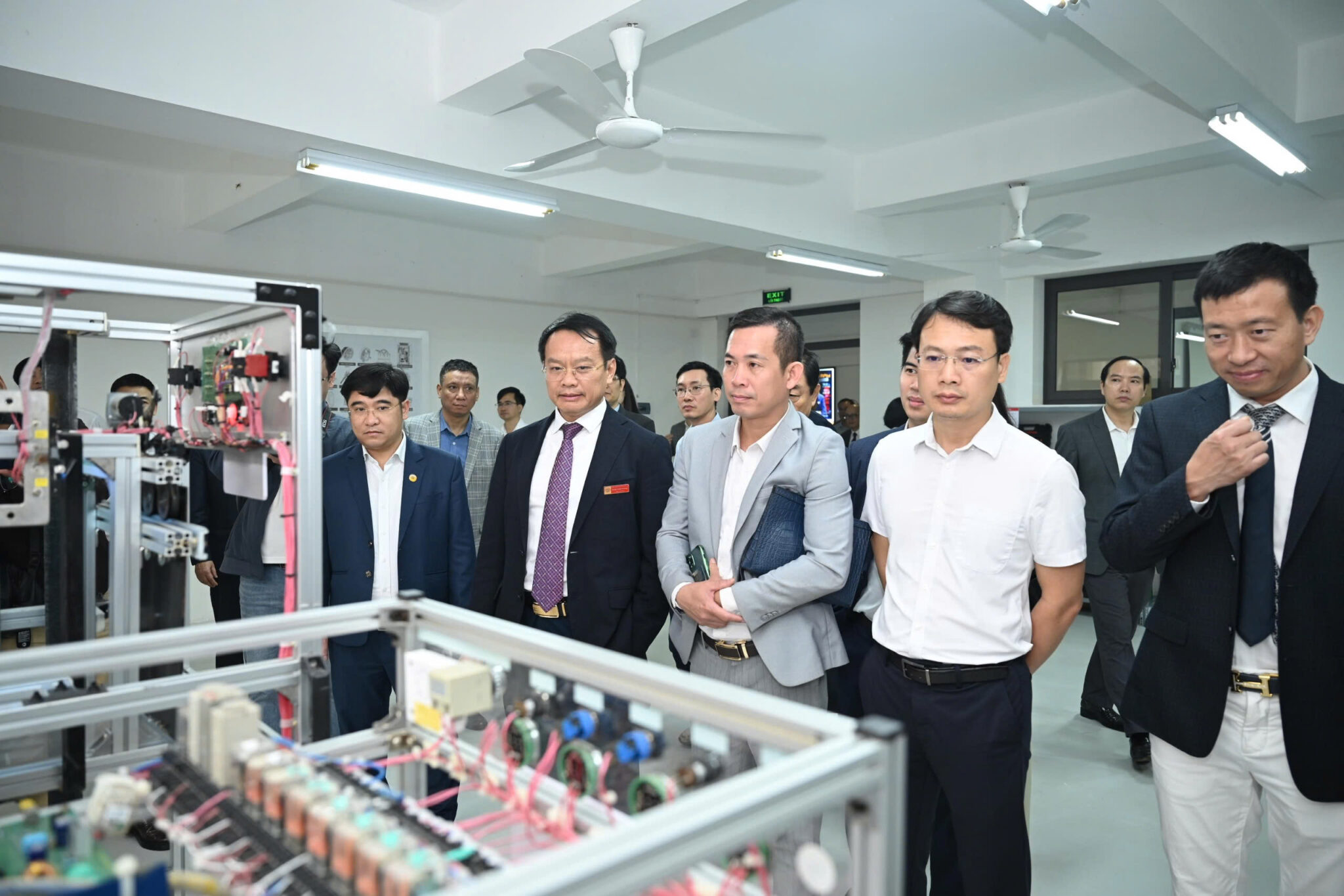 ra-mat-trung-tam-dao-tao-thang-may-dau-tien-tai-viet-nam-4-2048x1366